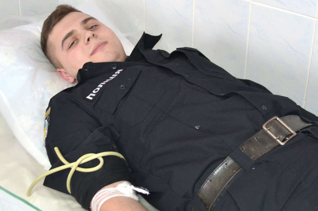 Слухачі училища поповнили банк крові для порятунку людей