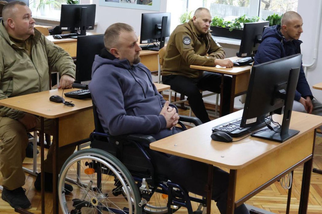 Зустріч для поранених захисників у "Безбар’єрній автошколі"