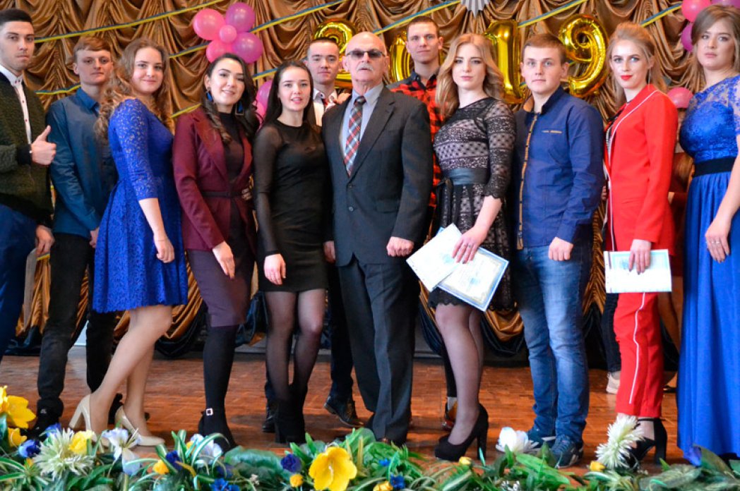 Випуск молодших спеціалістів